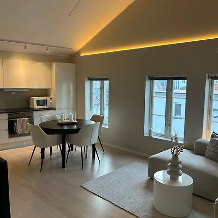Modern Right In The Center With A Large Terrace Stavanger